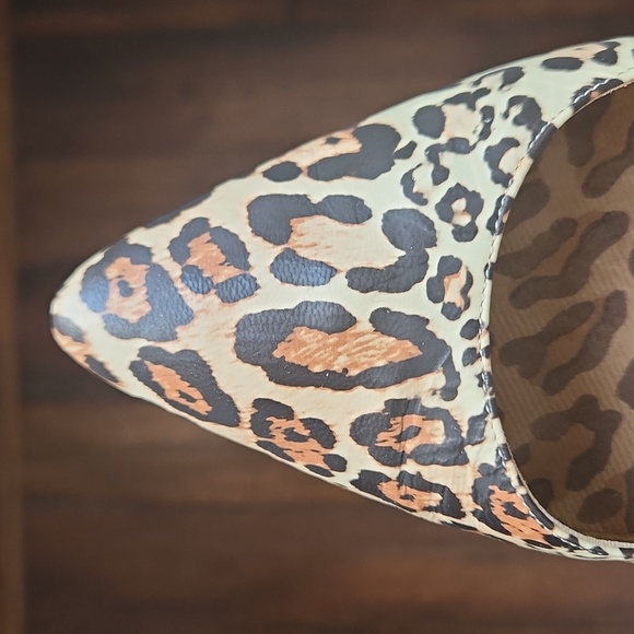 Manolo Blahnik animal print flats - Picture 7 of 8